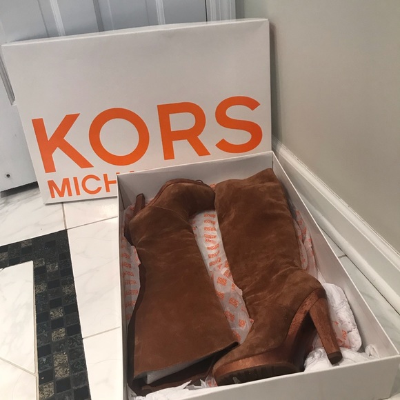 Michael Kors Daria Boots - Picture 5 of 8